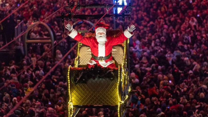 Santa's sleigh at Edinburgh's Christmas Light Night 2019
