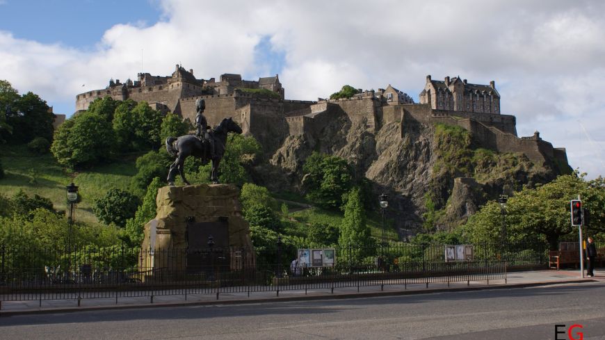Edinburgh Castle from Prince Street