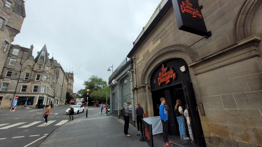 Edinburgh Dungeon outside
