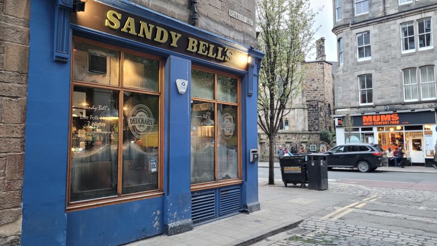 Sandy Bell's bar outside