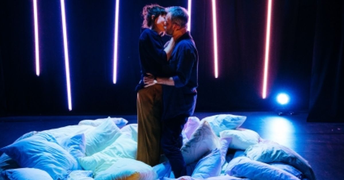 Claire Lams (Nadia) and Jon Foster (Daniel) in Rust, Bush Theatre - photo by Helen Murray