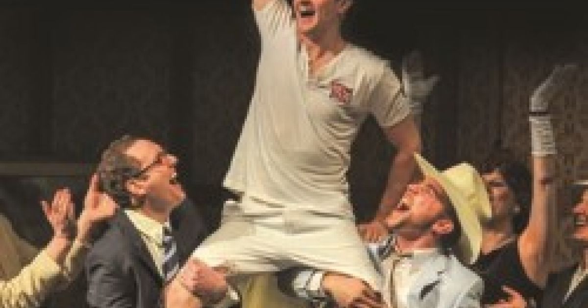 Eric Liddell, fist raised in the air, on the shoulders of sportmen. The image is drawn with a dark background.