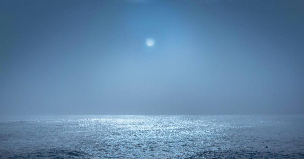 Blue sky and blue ocean merge into one