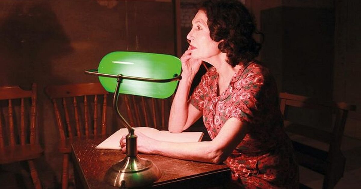 Etty ... in transit - the lion's part / Sarah Finch