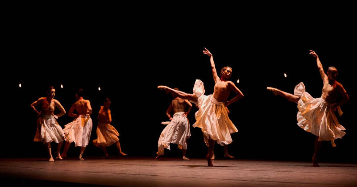 Scene from Gira (photo, Andrew Perry) 