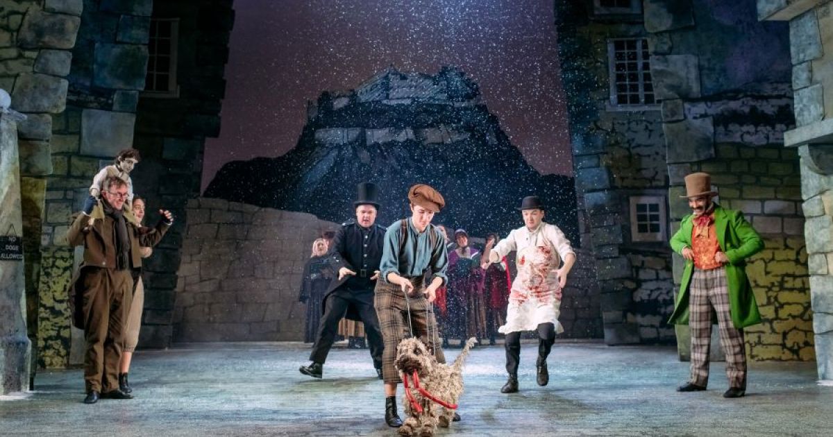 Bobby grabs some sausages and is chased to try and catch him. (L-R) Ewan Donald, Saskia Ashdown, Grant O'Rourke, Edie Edmundson, Brian James O'Sullivan. Puppets by Simon Auton. Photo credit Mihaela Bodlovic
