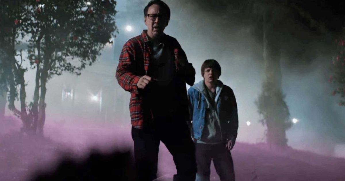 Nathan Gardner (Nicolas Cage) approaching the egg/meteor.