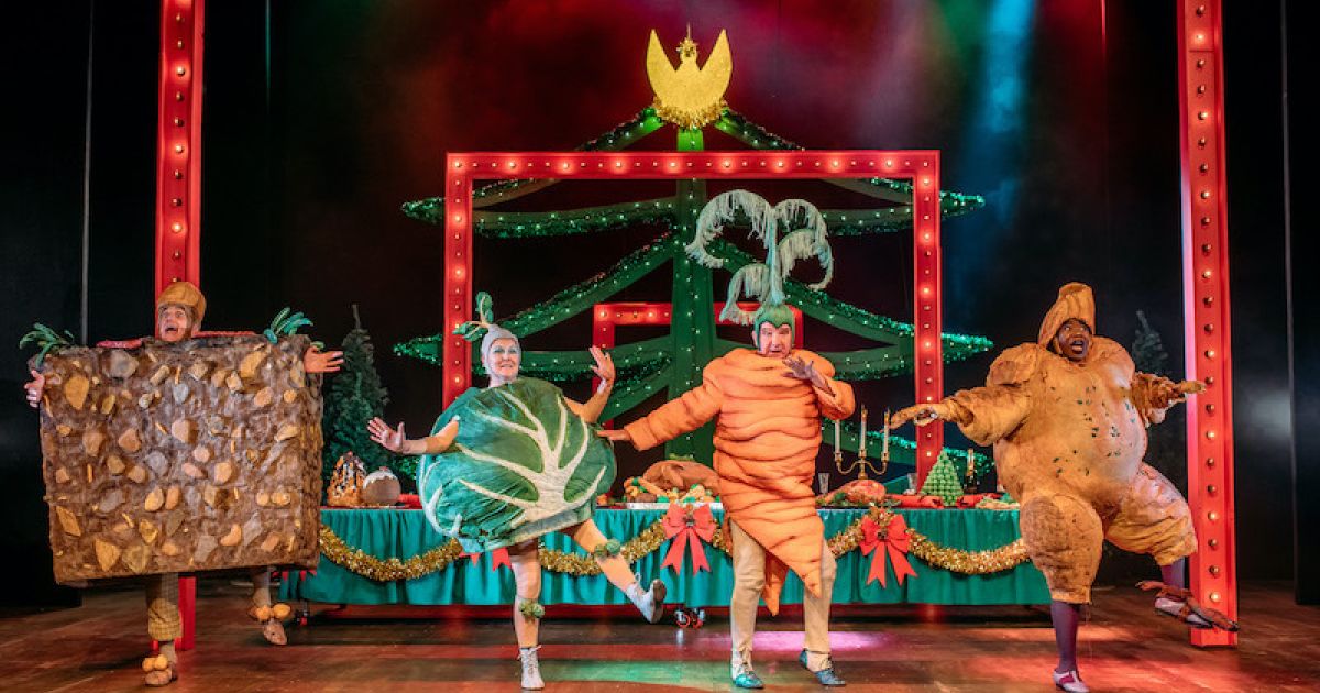 Christmas Dinner (2021) at the Royal Lyceum Theatre - photo credit Mihaela Bodlovic