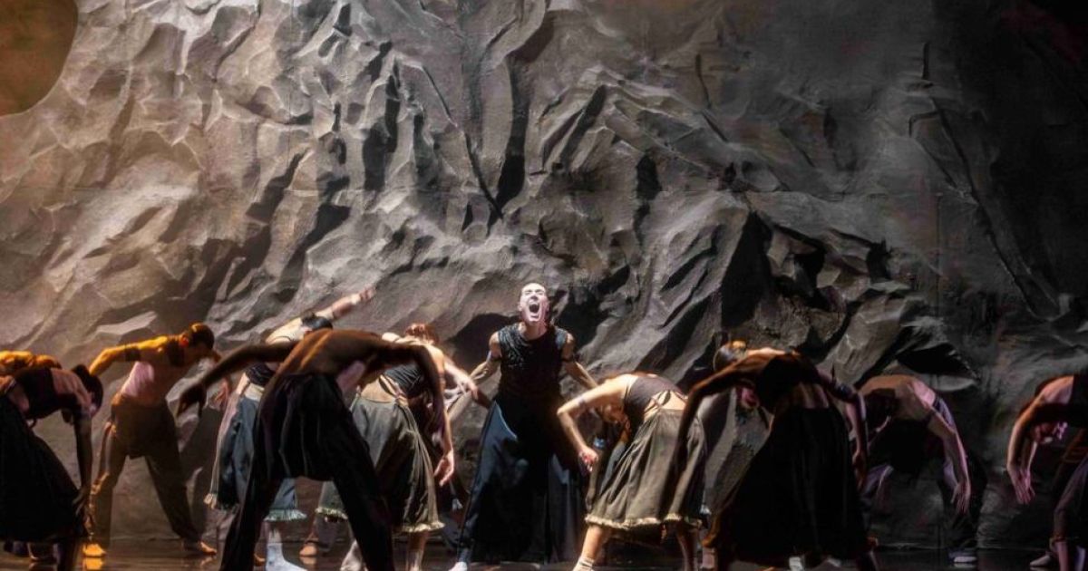 Marge Hendrick, centre of the ensemble in Twice-Born (credit Andy Ross) 