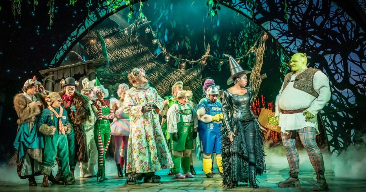 Shrek talking to a group of fairytale characters