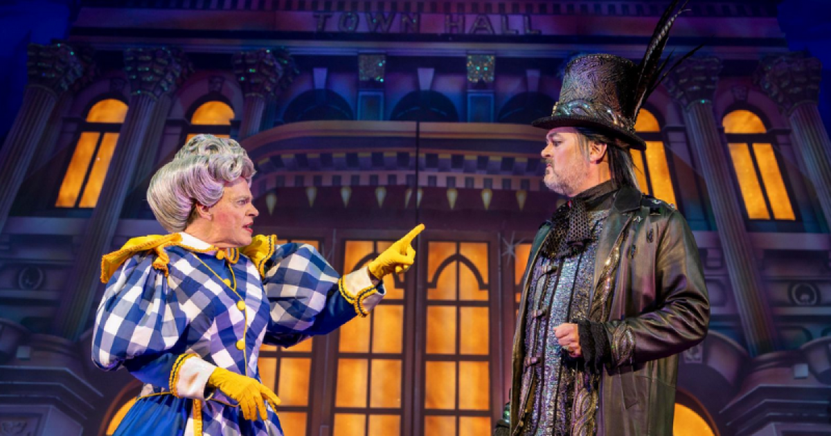 Allan Stewart at Dame May, Grant Stott as Fleshcreep (photo credit, Douglas Robertson)