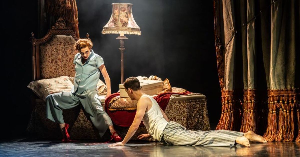 Cordelia Braithwaite and Dominic North as Vicky and Julian (photo Johan Persson)